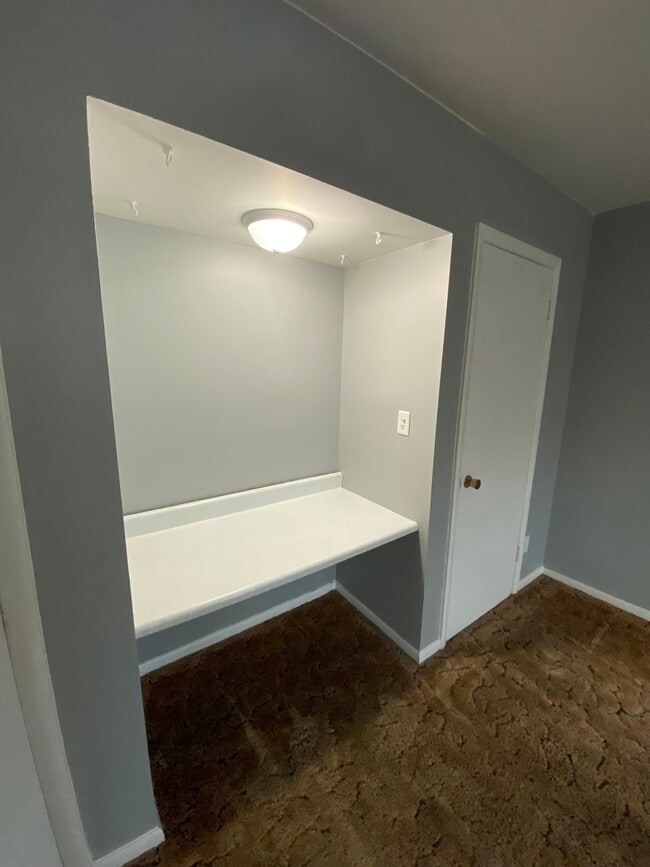 Vanity - 214 S Bloomington St Unit 3