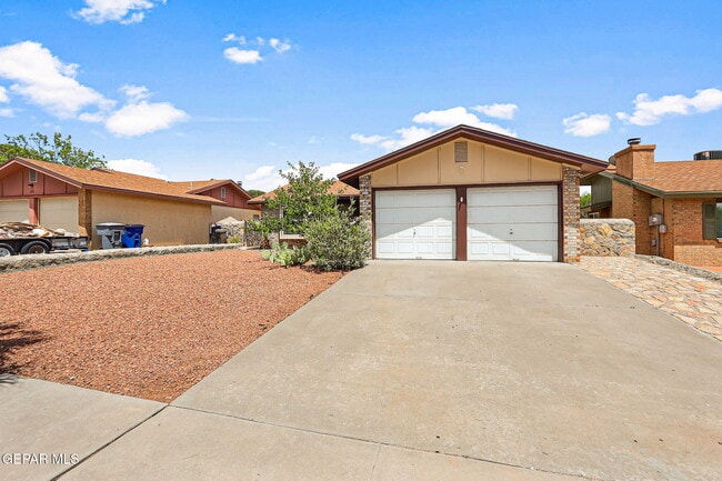 Photo - 724 Martha Gale Dr
