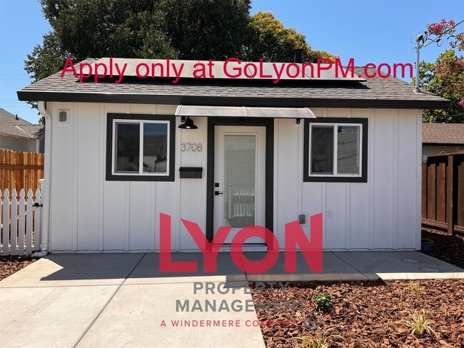 Building Photo - Modern Studio ADU with Premium Features! Rental