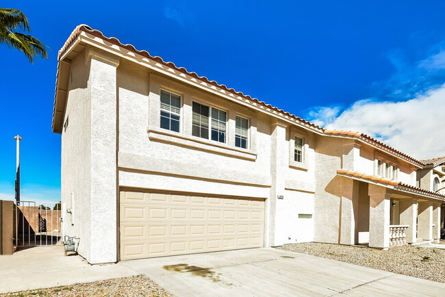 Photo - 2870 Aliso Dr