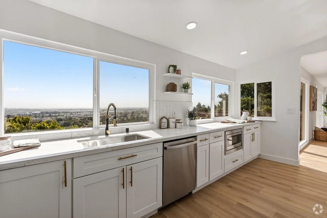 Building Photo - "Remodeled - Charming 3-Bed Sanctuary with... Rental