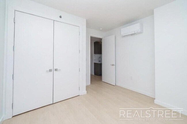 Photo - Bedford Avenue Unit 5H