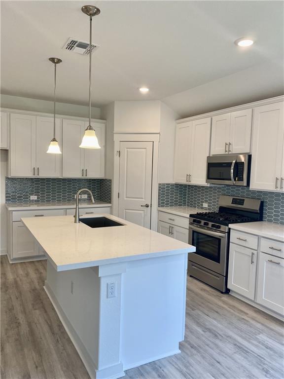 Photo - 7611 Pewter Luster Bnd