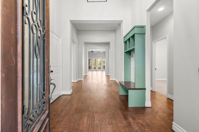 Photo - 161 Riverbend Way