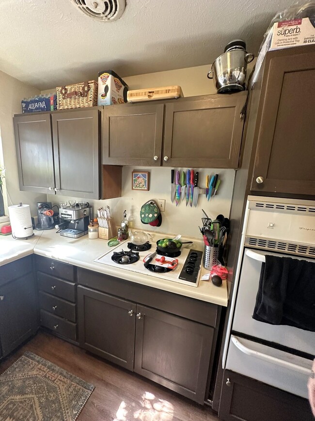 Photo - 410 Essex Dr