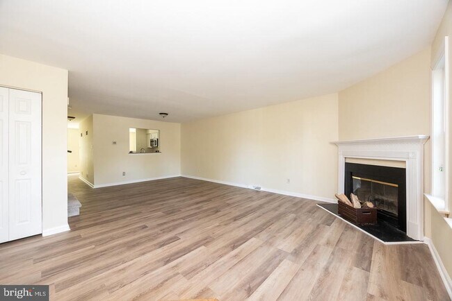 Photo - 749 Bradford Terrace
