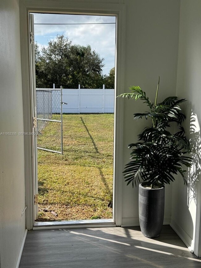 Photo - 910 SW Airoso Blvd Unidad 1