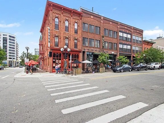 120 W Washington St Unit L