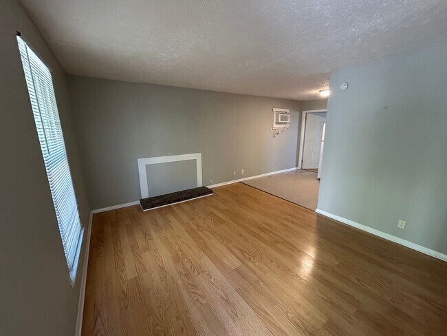 Photo - 5150 Linbar Dr