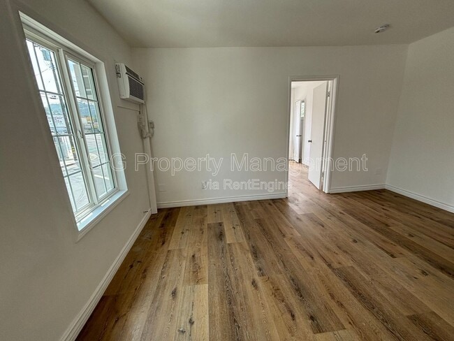 Photo - 1/2 Foothill Blvd
