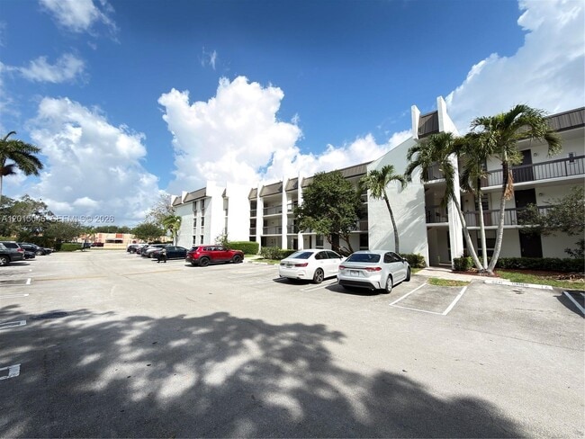 Building Photo - 8441 Forest Hills Dr Unit 202