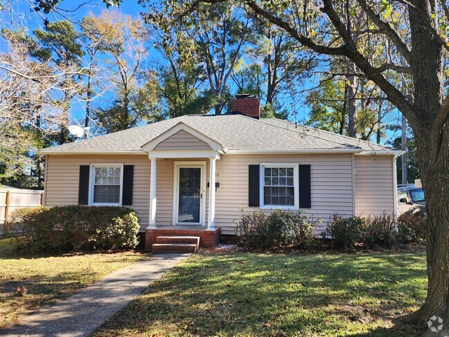 Building Photo - ~~~~HEART OF WILMINGTON~~~ COLONIAL VILLAGE Rental