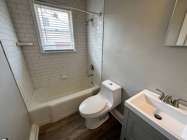 Photo - 108-110 Kilbourne Rd Townhome