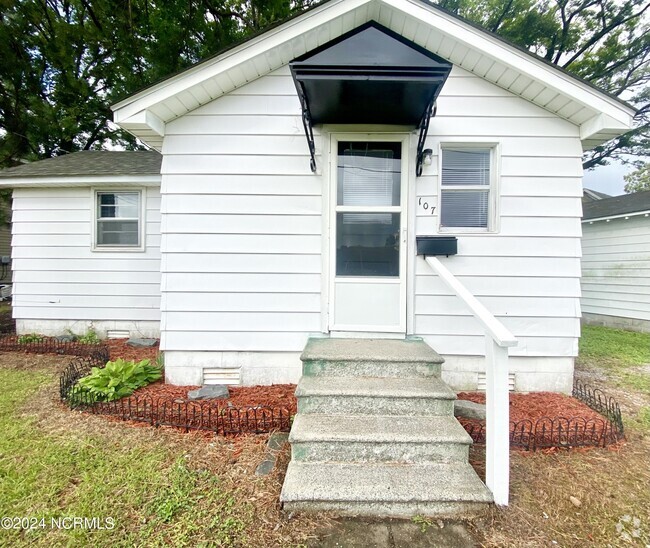 Building Photo - 107 E Ward St Rental