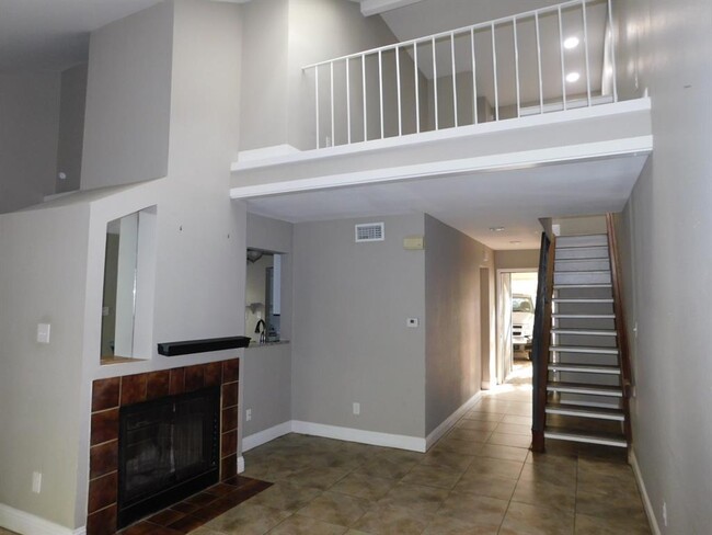 Photo - 1604 Summer Creek Ct Townhome