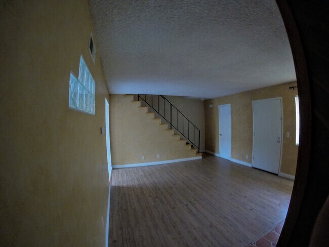 Photo - 8280 Rush St