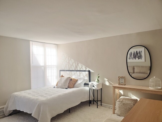 Studio apartment (virtually staged)