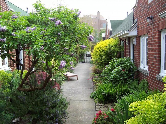 Broadway Court Apartments - Studio - Broadway Court Apartments - Studio Unit 7