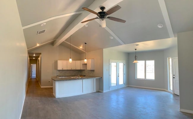 Photo - Beautiful Duplex!