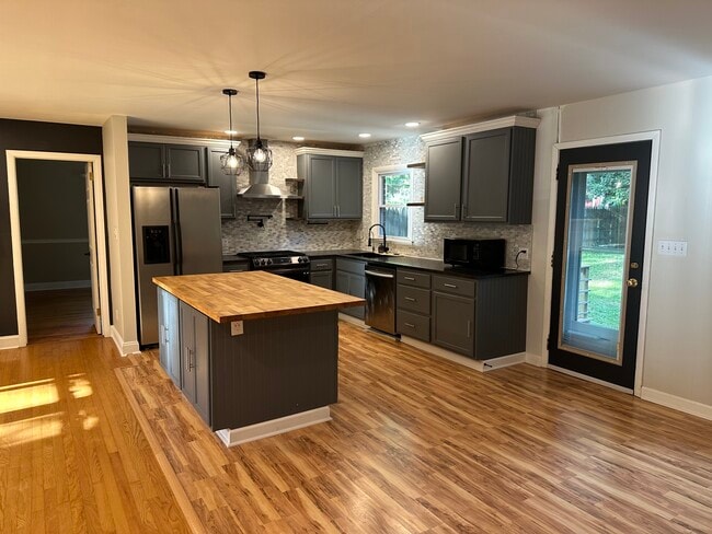 Building Photo - 3805 Colewood Dr Rental