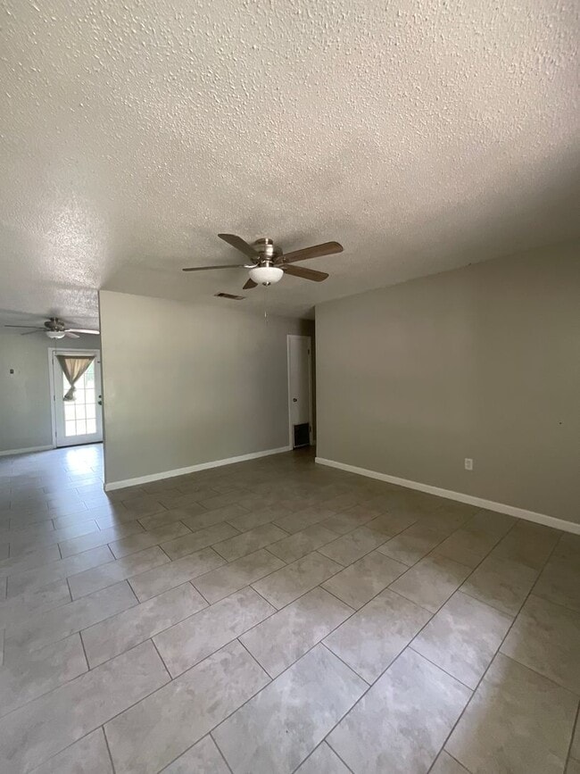 Photo - 114 Powell Dr