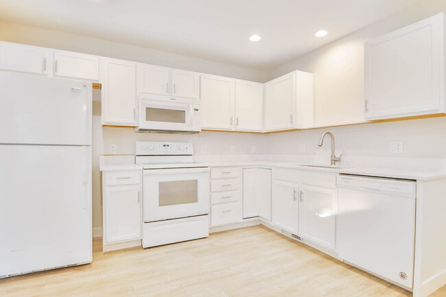 Cocina - 7704 S 25th St