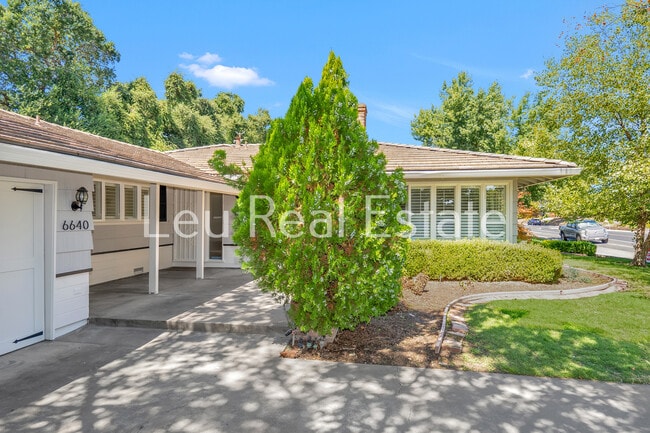 Photo - 6640 S Land Park Dr