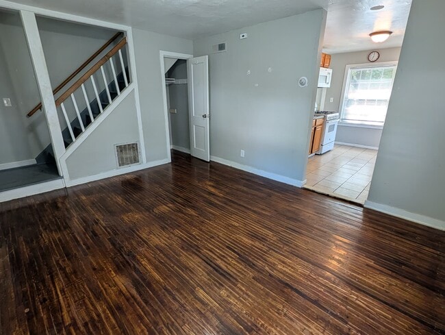 Building Photo - 30 Hilltop Rd Unit 1R