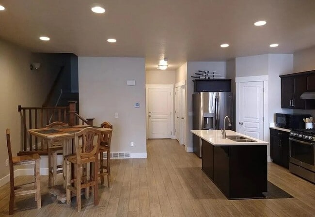Photo - 357 E Vancott Wy