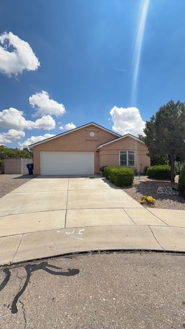 Building Photo - Beautiful 3 bedroom 2 bath home in Mirabel...