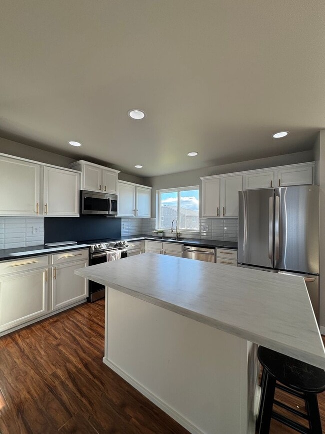 Photo - Newly Renovated & Ready to Impress!