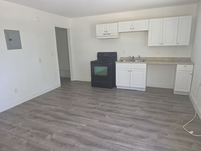 Photo - 1 Bedroom Available Now! Unit #7