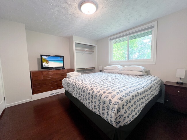 Photo - 538 Webster St
