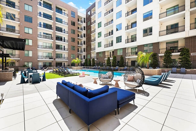 Photo - 1810 Main Apartments