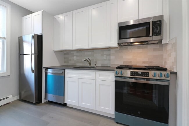 Building Photo - 1620 Palisade Ave Unit 1