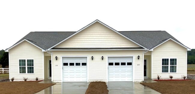 Building Photo - 215 Briarcliff Ct