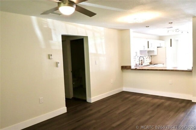8121 SW 21st Ct Unit 8121