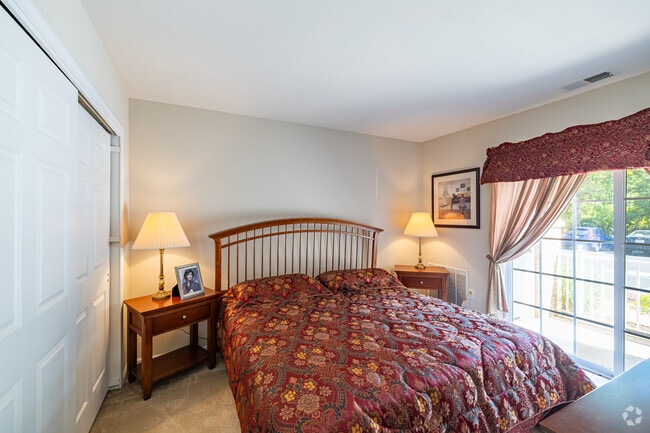 1BR, 1BA - 595SF - Bedroom