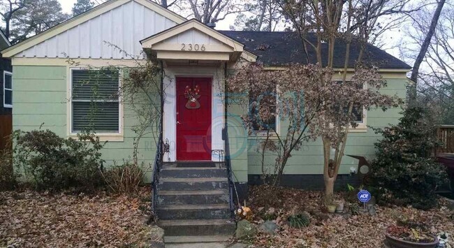 Building Photo - Awesome UALR Bungalow! Rental