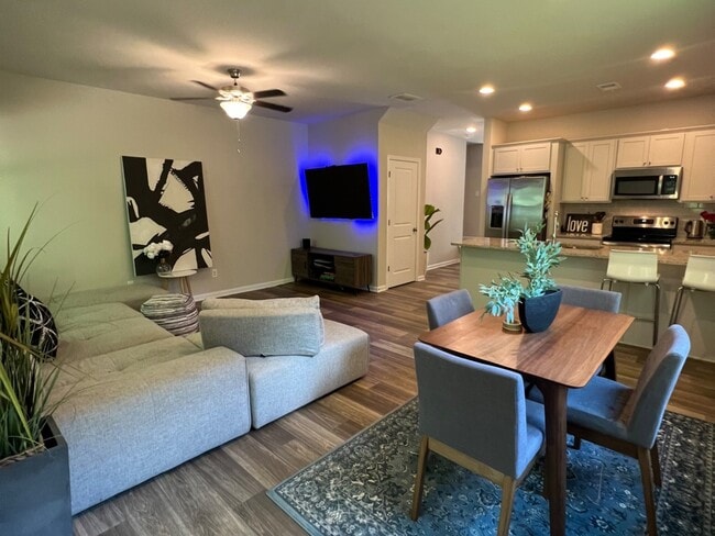 2816 Ridgeview Dr SW