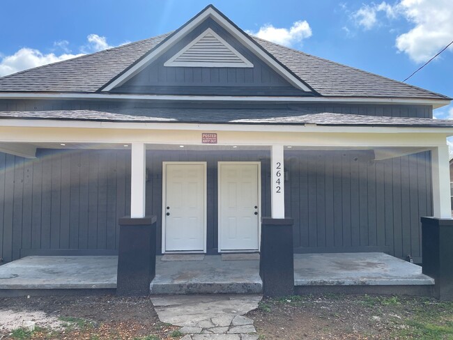 Building Photo - 2642 Summit Ave Rental