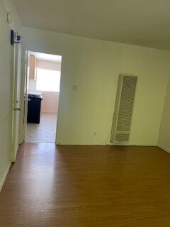 Photo - 811 Broadway St