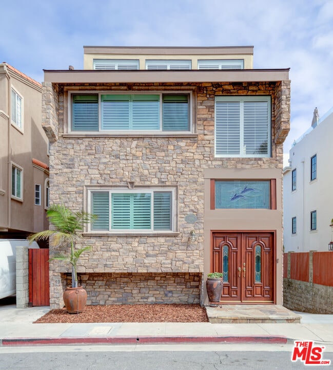 Photo - 1106 Loma Dr