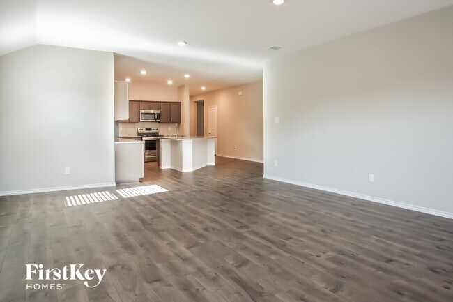 Photo - 807 Community Way