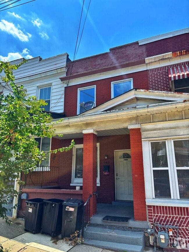 Building Photo - For Rent: 3 Bedroom, 1 Bath House – Availa...