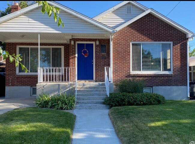 Newly renovated basement apartment, 5 min from the freeway. 15 min to UVU - 378 E Center St Unit 378