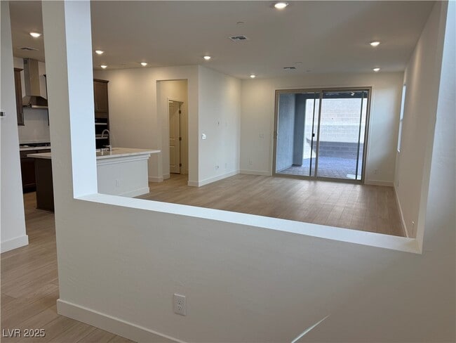 Photo - 1555 Pacific Baza St