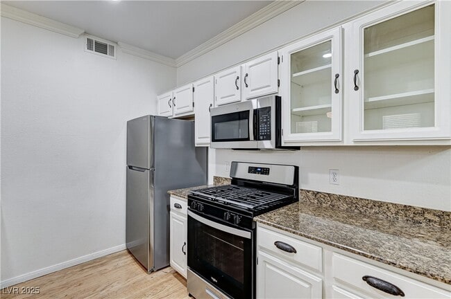 Building Photo - 5855 Valley Dr