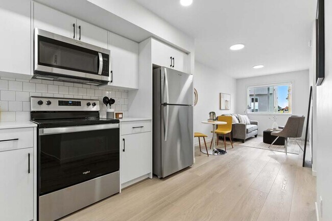 Photo - 7462 Klapstein Cres SW