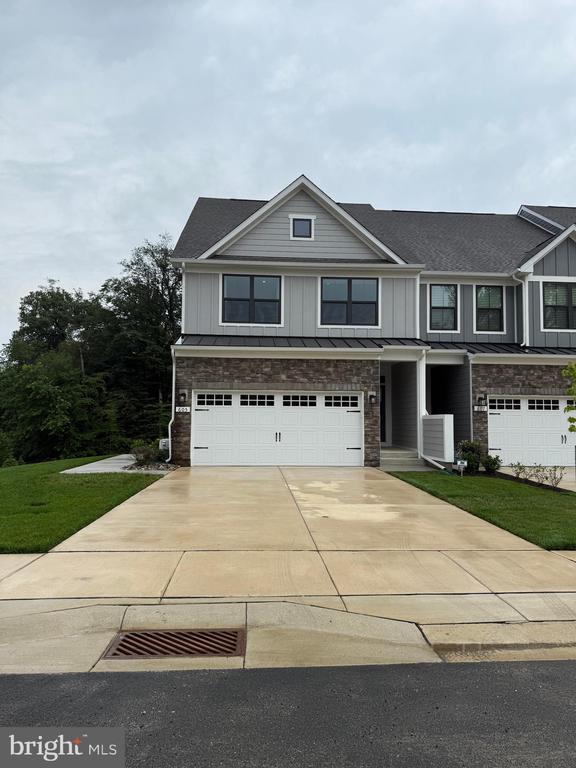 Photo - 605 Phalen Ct